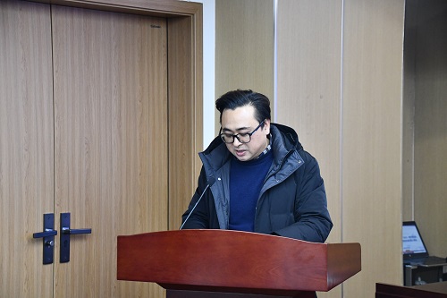 何毅.jpg